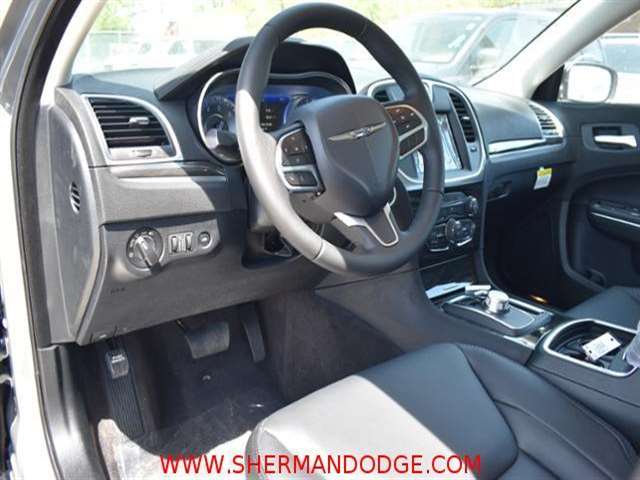 Chrysler 300 2017 photo 11